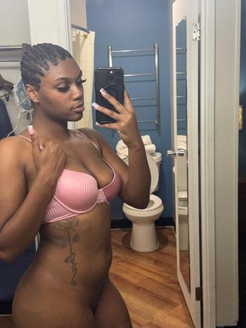 Riri, 21  female escort, Baton Rouge